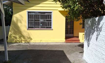 Casa com 3 quartos para alugar na Rua Uruguai, 90, Bacacheri, Curitiba