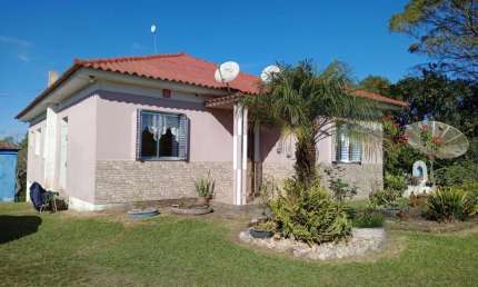 Sítio para Venda em Canguçu, Quarto Distrito, 3 dormitórios, 1 banheiro, 3 vagas
