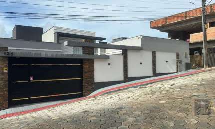Casa para Venda em Jaraguá do Sul, Jaraguá Esquerdo, 3 dormitórios, 3 suítes, 4 banheiros, 2 vagas