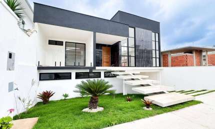 Uma linda casa em um dos condomínios mais desejados de Juiz de Fora.