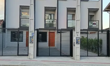 Casa com 2 quartos à venda na Rua São Vicente, 107, Boa Vista, Joinville, 82 m2 por R$ 389.000