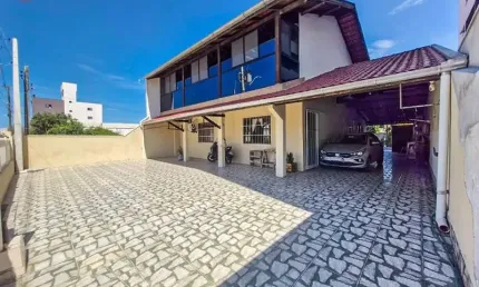 Excelente Sobrado Averbado no Bairro Gravatá em Navegantes!!