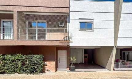 Sobrado em Condomínio localizado no bairro Niterói/Canoas