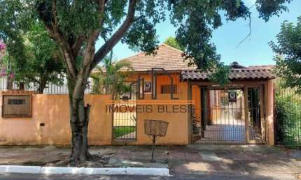 Casa localizada no bairro Nossa  Sra. das Graças/Canoas