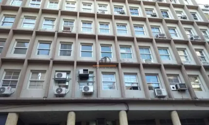 Sala comercial localizada no centro histórico/porto alegre