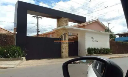 Casa em condomínio localizada no bairro rio branco/canoas