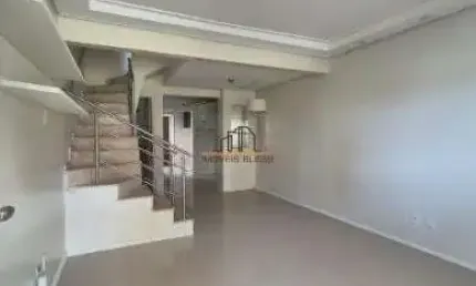 Casa em condomínio localizada no bairro rio branco/canoas