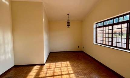 Casa com 3 quartos para alugar na Rua João Alberto Faria, Jardim Roselândia, Franca