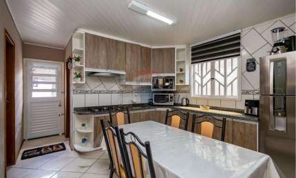 CASA COM EDÍCULA AMPLO QUINTAL EM SÃO JOSÉ DOS PINHAIS