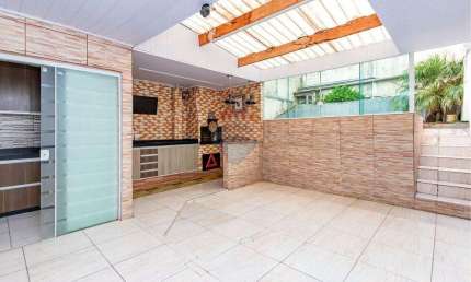 'Casa Encantadora em Gralha Azul: 3 Quartos¨  próximo ao Supermercado Condor!
