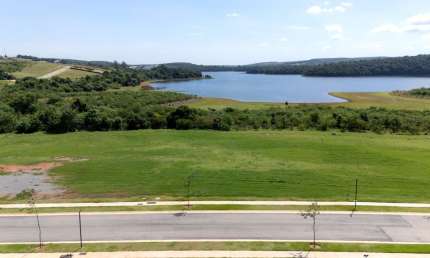 Lote em condomínio exclusivo com lazer náutico completo