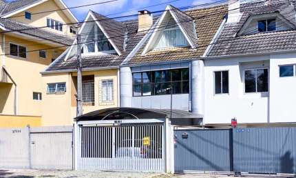 Casa com 2 quartos à venda na Rua Colômbia, 270, Bacacheri, Curitiba, 129 m2 por R$ 900.000