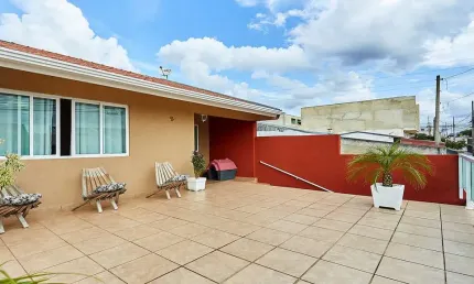 Casa com 3 quartos à venda na Rua Lydia Girardi Bertholdi, 279, Campo de Santana, Curitiba, 137 m2 por R$ 450.000