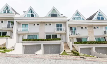 Casa em condomínio fechado com 3 quartos à venda na Rua André Zílio, 143, Santo Inácio, Curitiba, 253 m2 por R$ 1.795.000
