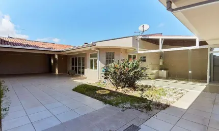 Casa com 3 quartos à venda na Rua Camilo Castelo Branco, 357, Lindóia, Curitiba, 190 m2 por R$ 899.000
