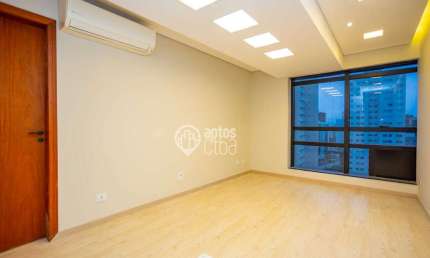 Sala comercial com 1 sala para alugar na Avenida Iguaçu, 2947, Batel, Curitiba por R$ 1.390