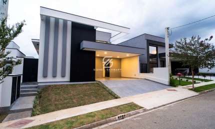 Casa térrea com 3 suítes recém construída no Chácara Ondina em Sorocaba/SP.