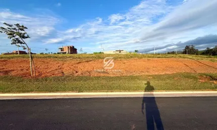 Lote de 300m² no condomínio Terras Alpha Nova Esplanada em Votorantim/SP.