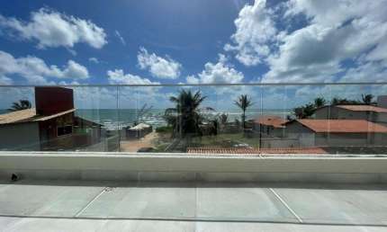 Casas conectadas de frente para o mar na Praia de Tabatinga