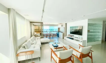 Apartamento com 4 suítes e frente mar em Areia Preta