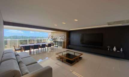 Apartamento com 4 suítes, varanda gourmet e 4 vagas no Tirol