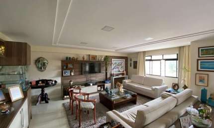 Amplo apartamento no Tirol, 286m², 4 quartos, 3 vagas