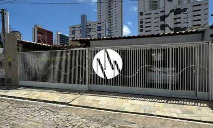 Casa térrea 200m2 4/4 sendo 3 suítes para locação em Lagoa Nova.