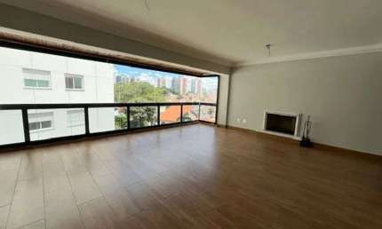 Apartamento Reformado para venda possui 181 metros quadrados com 4 suites
