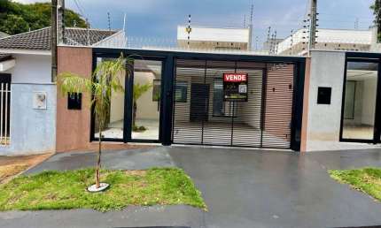 Vende-se Linda Casa Com Piscina no Jardim Alvorada em Maringá