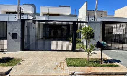 Vende-se Bela Casa Moderna no Jardim Alvorada em Maringá