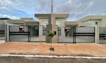 Vende-se Linda Casa Com Corredor Lateral em Sarandi