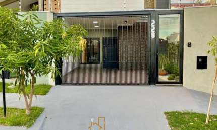 Vende-se Bela Casa Moderna No Jardim Itália II em Maringá