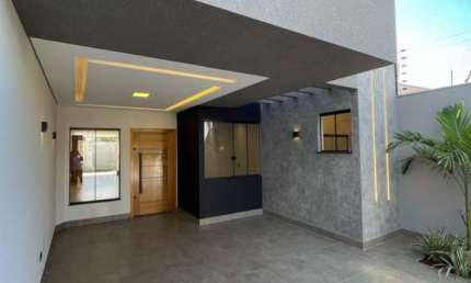 Vende-se Bela Casa Moderna no Jardim Paris II em Maringá