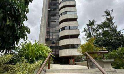 4 suítes, 3 vagas, 1 apartamento por andar, Casa Forte