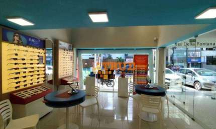 Excelente loja ampla com mezanino de frente - Galeria Via Della Fontana. Localização privilegiada