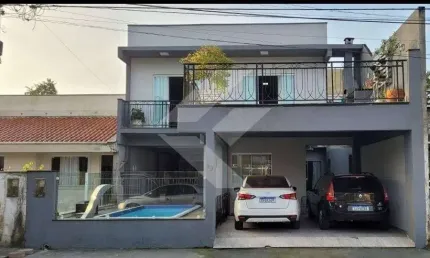 Sobrado dentro de condominio fechado com 4 Suítes 1 Banheiro Social, Garagem para 2 carros e Área de Festa com Piscina