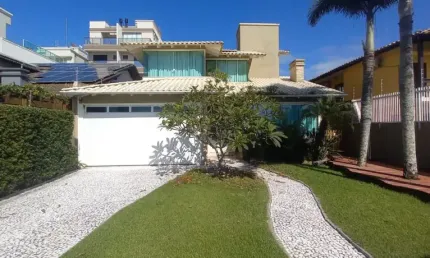 Casa à venda na Rua Amoreira, Mariscal, Bombinhas