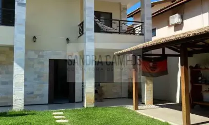 Casa com piscina e área gourmet em condomínio clube!