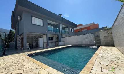 Espetacular Casa em Condomínio à Venda em Morada da Praia - Bertioga/SP: 4 Quartos, 2 Suítes, 2 Salas, 2 Banheiros, 2 Vagas de Garagem, 185m² de Área!