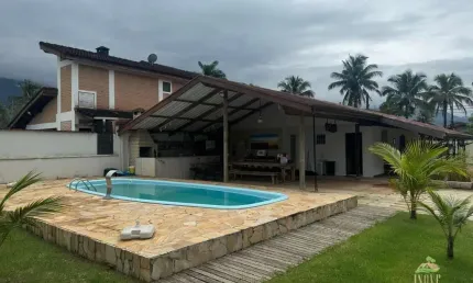 Casa  à Venda em Bertioga/SP - Morada da Praia: 4 Quartos, Piscina, Jacuzzi e Mais!