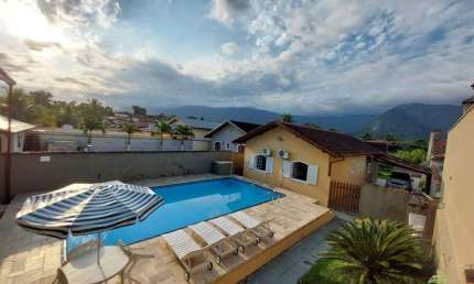 Viva o sonho na praia: casa à venda em Morada da Praia, Bertioga/SP - 3 quartos, piscina, área gourmet e muito mais!
