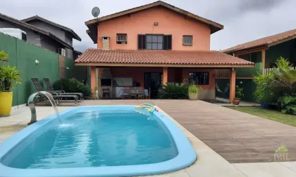 Sobrado à Venda em Morada da Praia, Bertioga - SP: 3 Quartos, 1 Suíte, 3 Salas, 3 Vagas de Garagem - Imperdível!