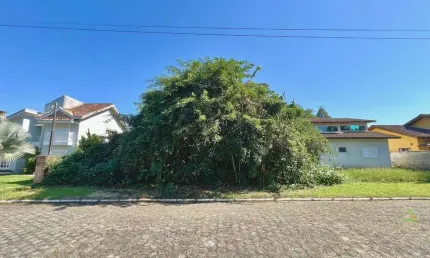 Terreno em Condomínio Fechado em São Sebastião-SP: 407m² para Construir a Casa dos Sonhos!