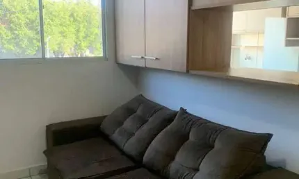 2 dormitórios com armários embutidos, 1 banheiro com box e gabinete, sala com painel, cozinha com armários e gabinete,  Condomínio completo