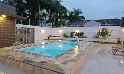Imóvel de Alto Padrão com piscina em Caiobá-Matinhos PR