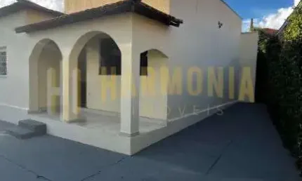 Casa a venda na Vila Xavier, proxima ao Jau e igreja santo Antonio.