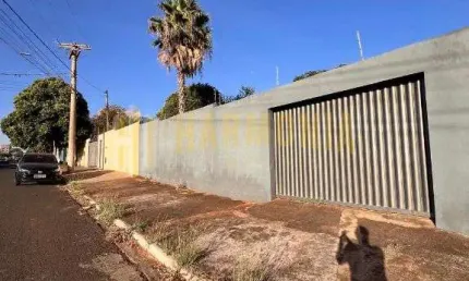 Otima Casa a Venda ou locacao na Vila Harmonia com mais de 2.000 m2 de terreno