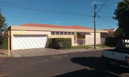 Casa com 3 quartos à venda no Centro, Araraquara 