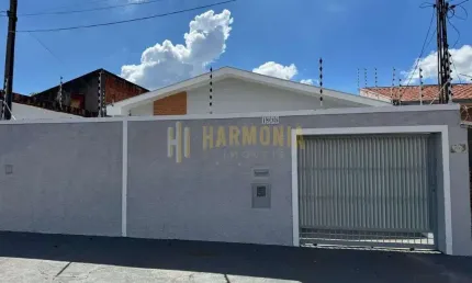 Otima casa no jardim das estacoes, a 50 metros de mercado, farmacia, academia, posto de gasolina e comercio em geral.