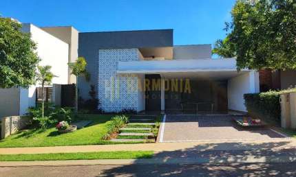 Casa terrea para locacao ou venda no Condominio Quinta das Tipuanas